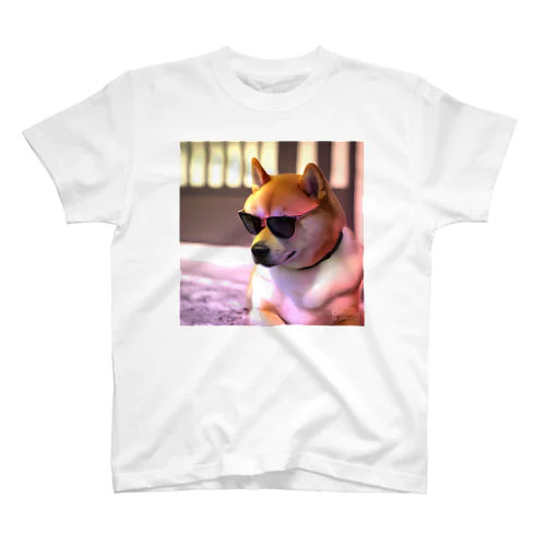 たたずむサングラス柴 Regular Fit T-Shirt
