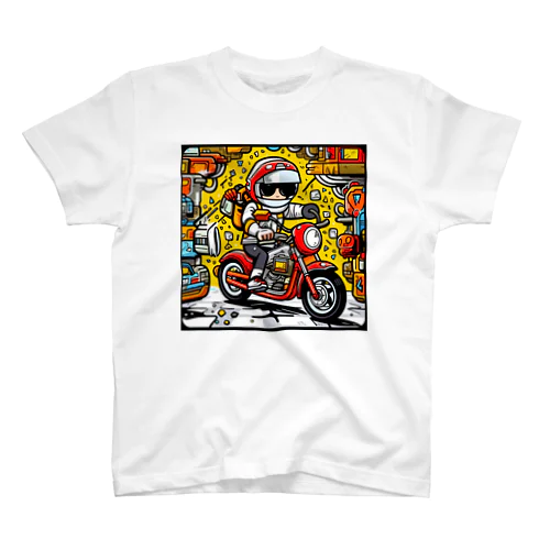 オートバイに乗った少年 Regular Fit T-Shirt