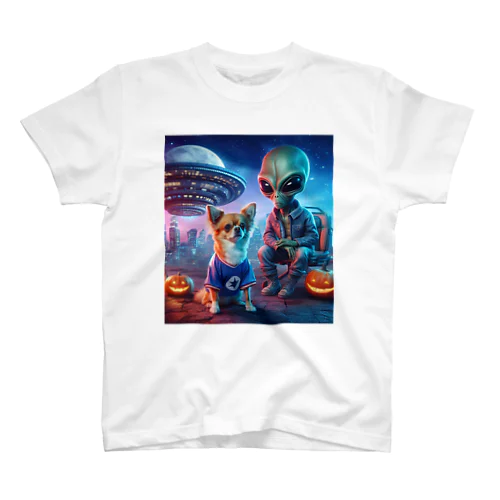 チワワと宇宙人 Regular Fit T-Shirt
