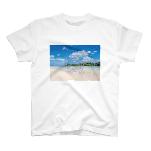 【空と海（写真）とライトとナギ】バック：SOLAIZ（黒文字） Regular Fit T-Shirt