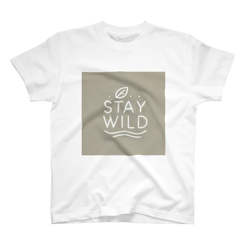 Stay Wild（自分らしく、自由に生きよう） Regular Fit T-Shirt