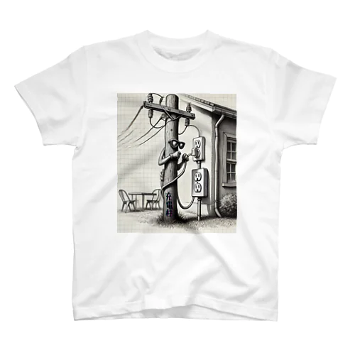 電柱充電中 Regular Fit T-Shirt