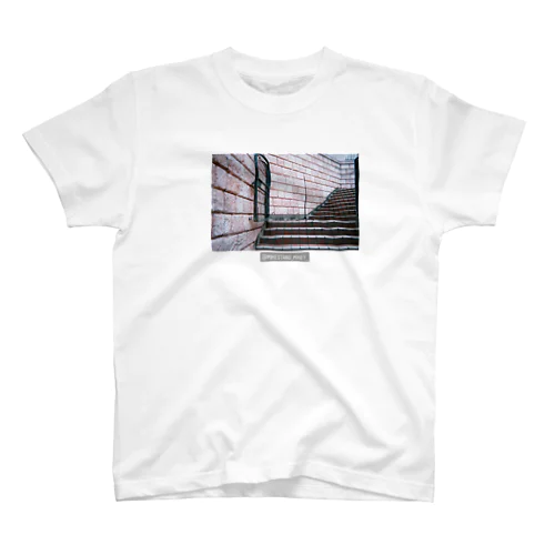 マイクスタンドのマイキー　《煉瓦》 Regular Fit T-Shirt