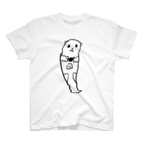 餌を食べるラッコ Regular Fit T-Shirt