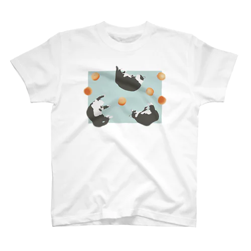 猫と桃2 Regular Fit T-Shirt