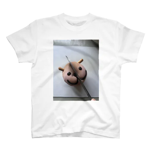 切られる寸前のパンon the まな板 Regular Fit T-Shirt