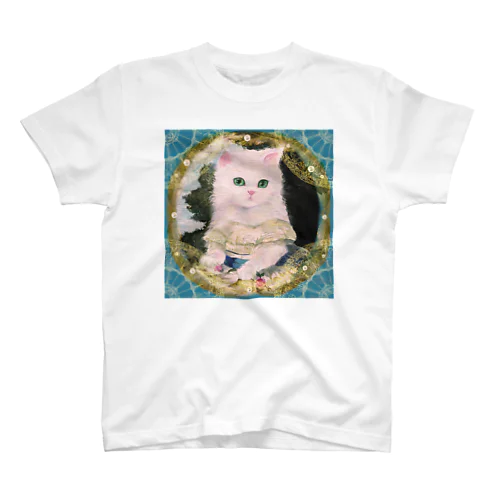 ドレスを着た白い子猫のアンティーク風肖像画 Regular Fit T-Shirt