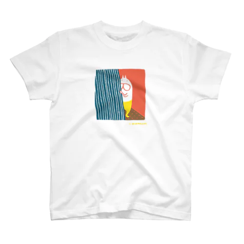 ねこタイツがみている Regular Fit T-Shirt