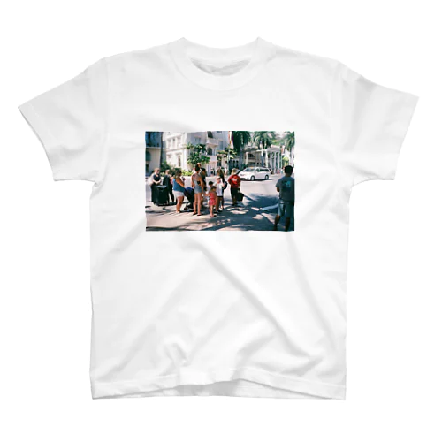 。 Regular Fit T-Shirt