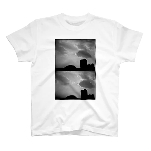 雲×２（モノクロ） Regular Fit T-Shirt