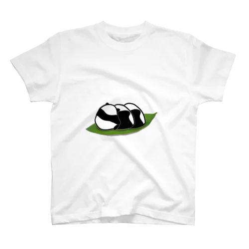 おにぎりに紛れるパンダ Regular Fit T-Shirt