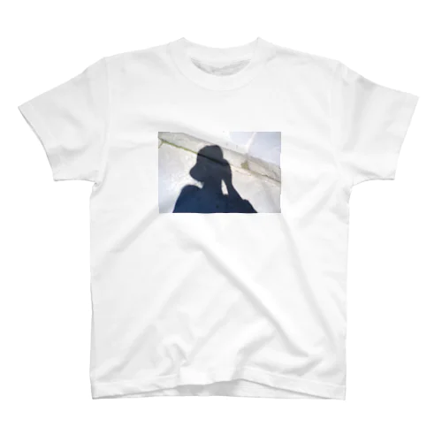 a bucket hat Regular Fit T-Shirt
