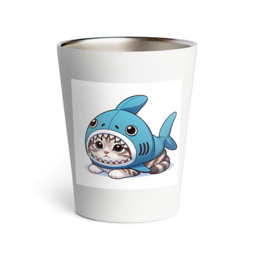 サメのフードを被った可愛らしい子猫 Thermo Tumbler