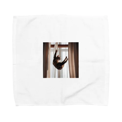 カーテンにつかまっているネコ Towel Handkerchief