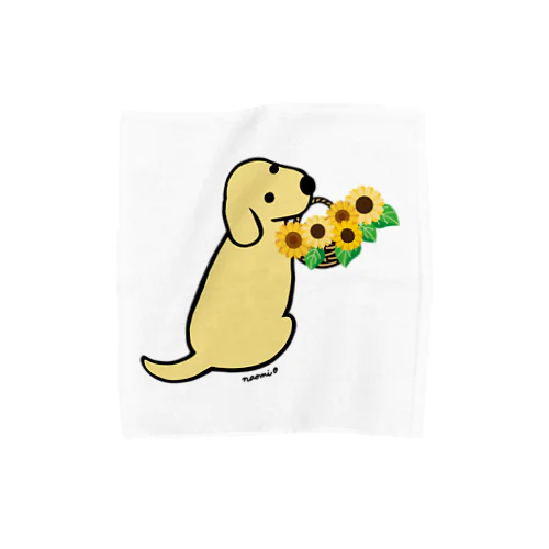 振り向くイエローラブラドールとひまわり Towel Handkerchief