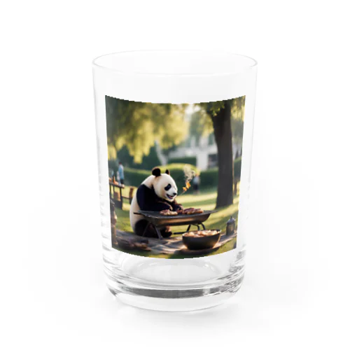 バーベキューをしているパンダ Water Glass