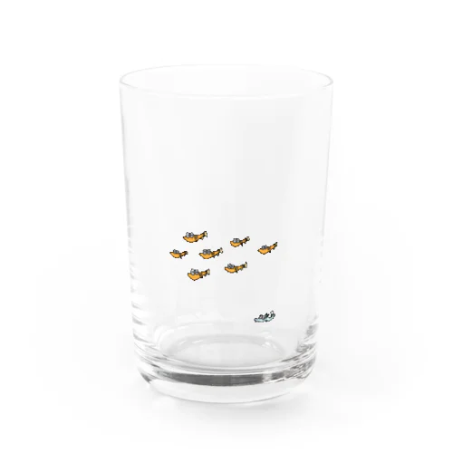 背曲がりメダカのビロ　みんなと一緒 Water Glass