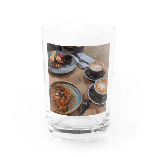 少し高級なカフェで一休み Water Glass