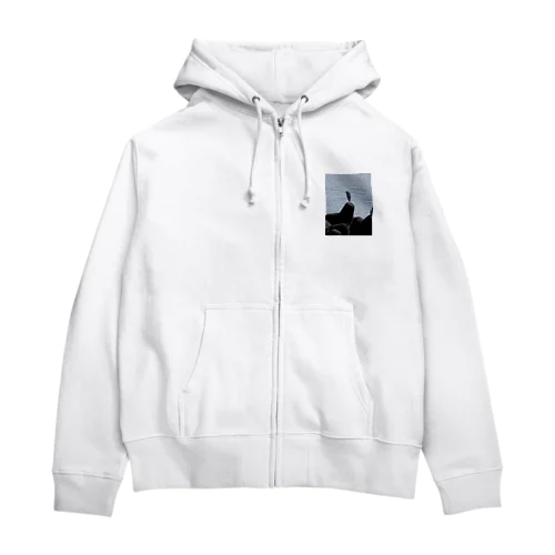 テトラポッドに立つ鳥 Zip Hoodie
